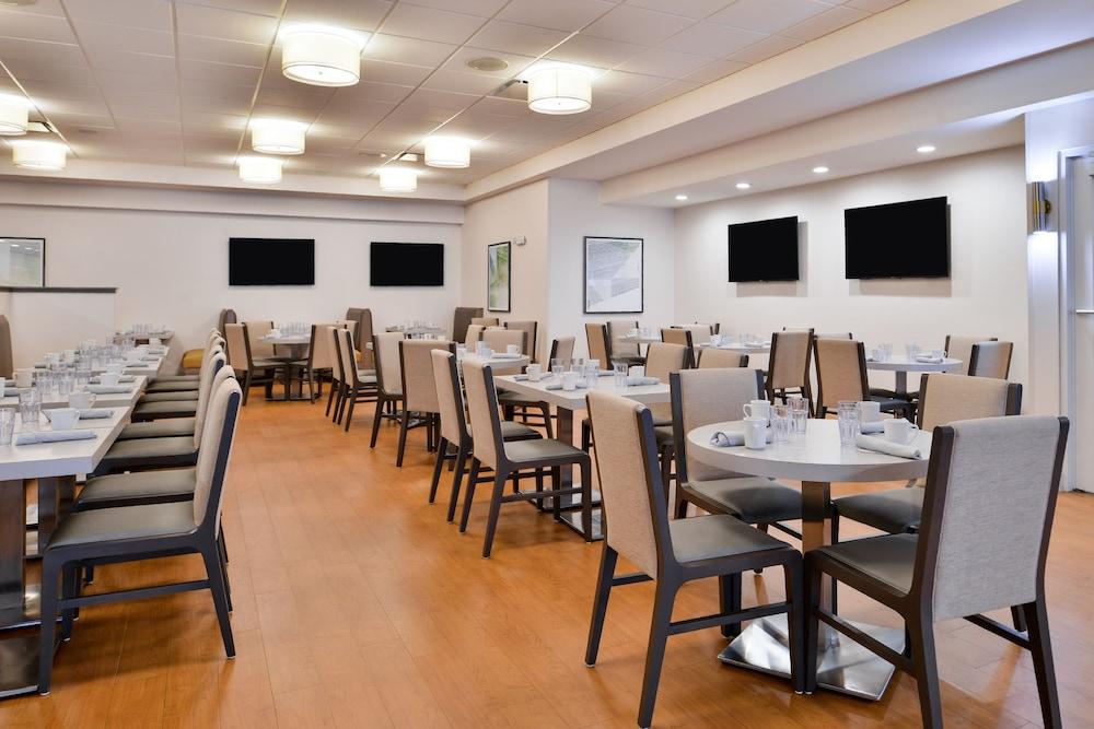 Holiday Inn Hotel & Suites Rochester - Marketplace By Ihg Exterior foto